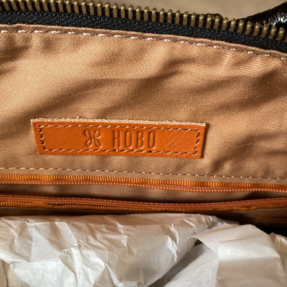 Hobo Purse - Picture 4 of 12